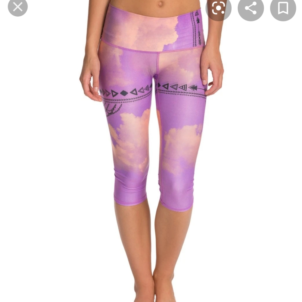 Teeki purple cloud crop leggings